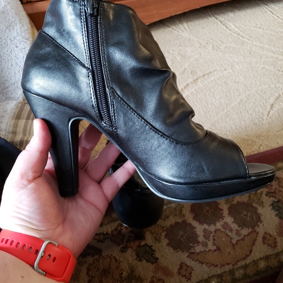 Womens Shoes - Platform Peeptoe Pumps - Picture 4 of 5